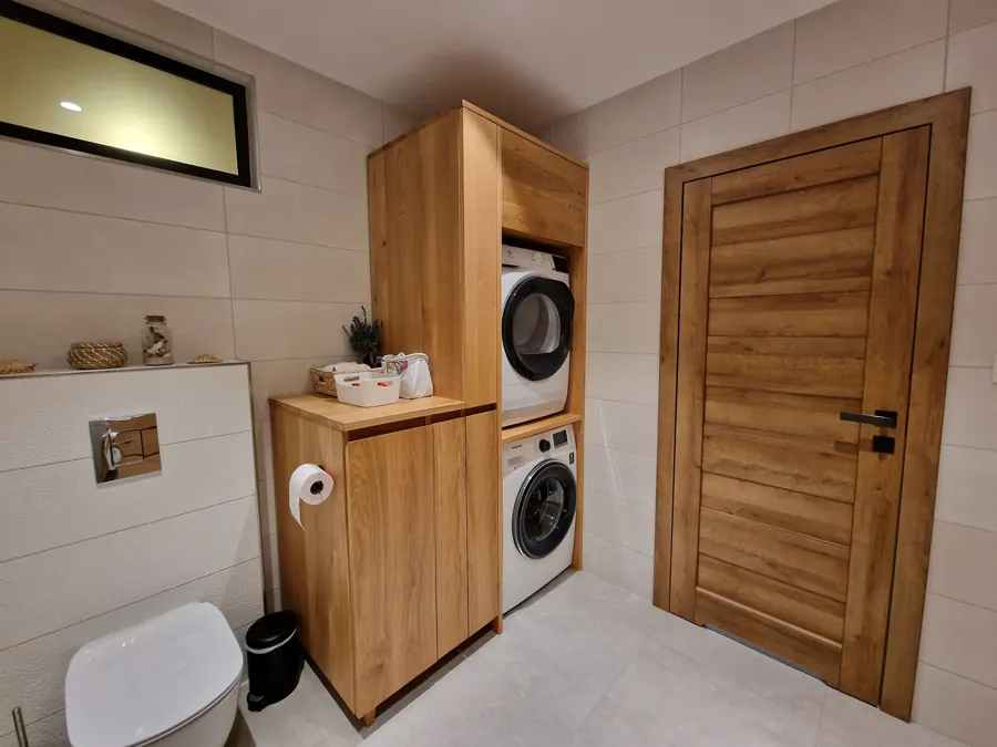 Koupelnová skříňka a věž na pračku/sušičku